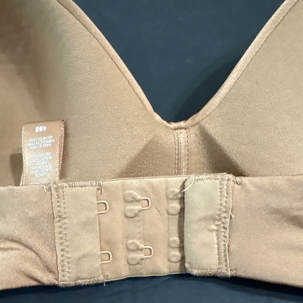 SKIMS Fits Everybody Wireless Form Bra Tan Nude Size 40B Adjustable Straps - Picture 3 of 8